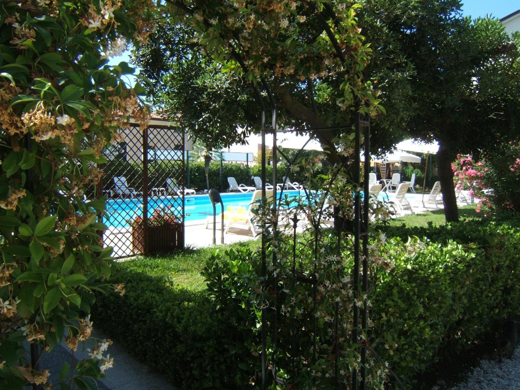 Hotel Apuana Marina di Pietrasanta Ngoại thất bức ảnh