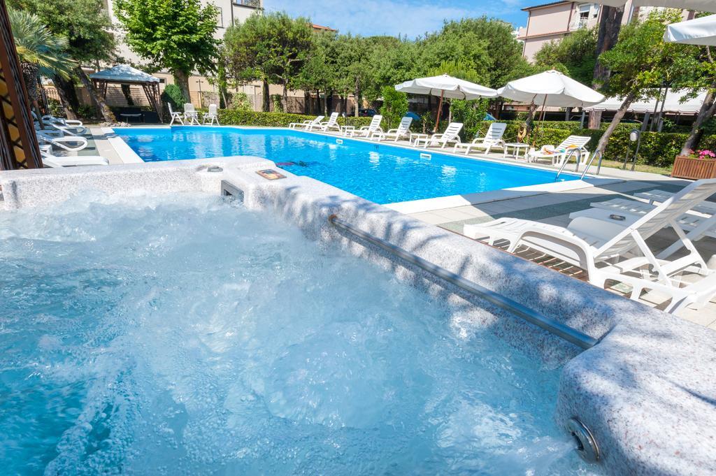 Hotel Apuana Marina di Pietrasanta Ngoại thất bức ảnh
